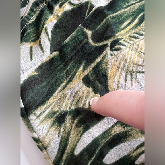 H&M Green Leaf Sheer Collared Sleeveless Button-Up Blouse - Size 8 - Picture 11 of 13